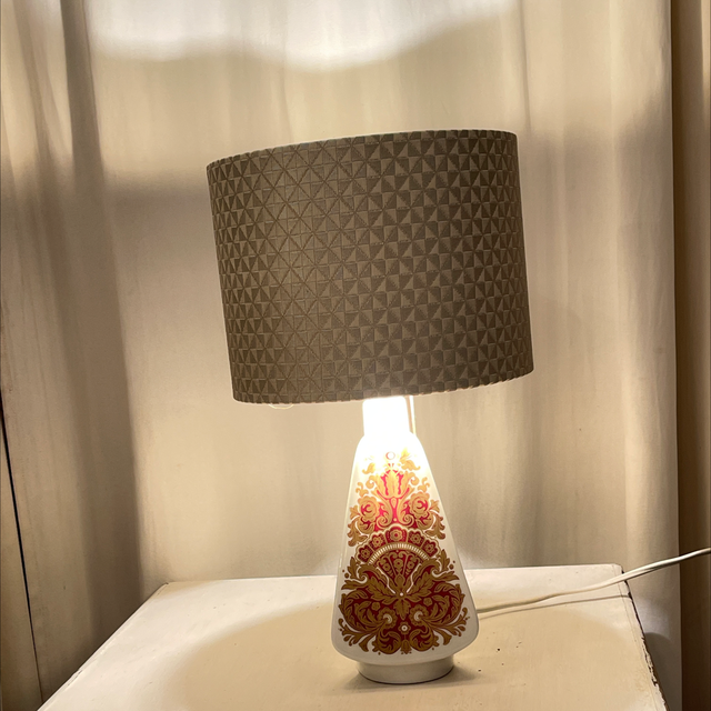 Mid-Century Porzellanlampe mit Goldornament 