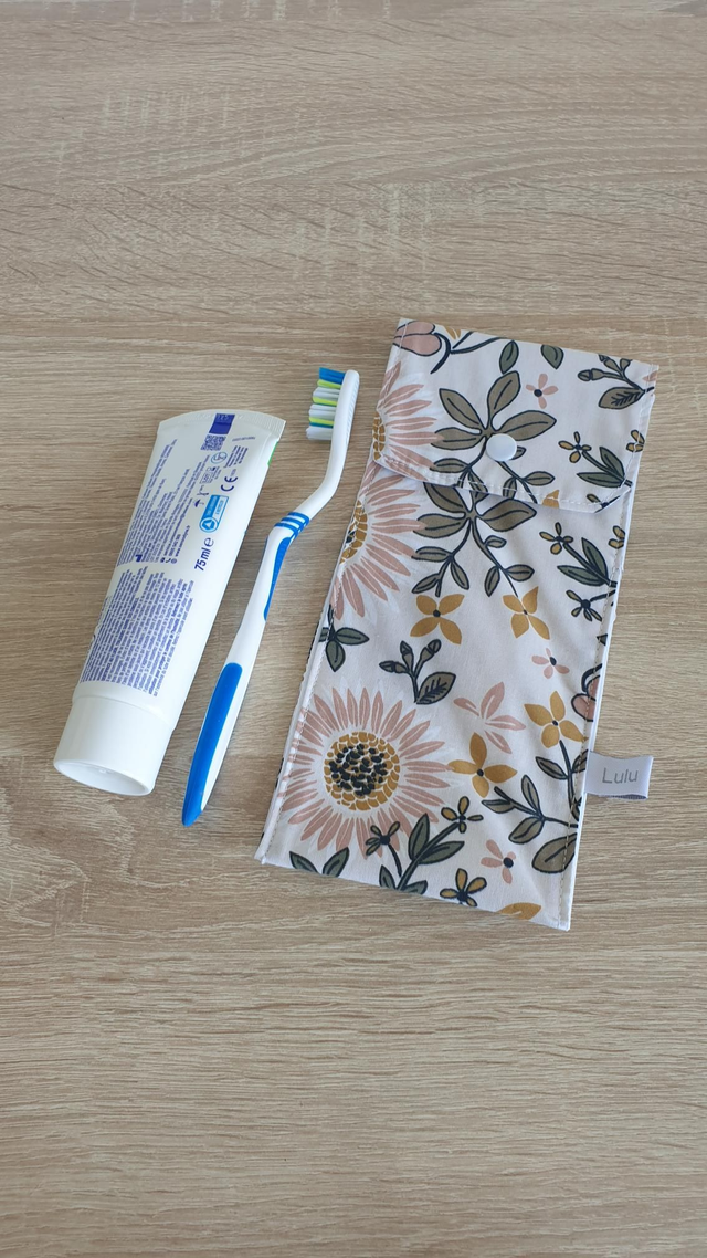 Etui à couverts ou brosse à dents imperméable tournesol