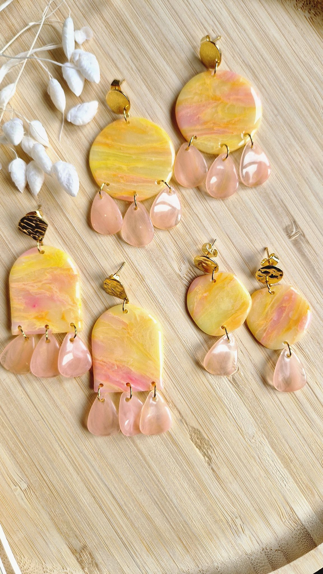  Été Enflammé - Boucles d'oreilles en pâte polymère et résine. 
