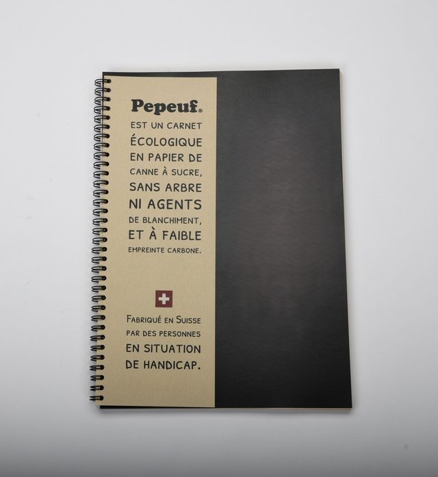 Carnet A4 noir de la marque Pepeuf