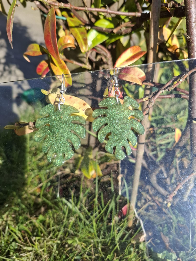 Boucles d&#039;oreilles monstera 