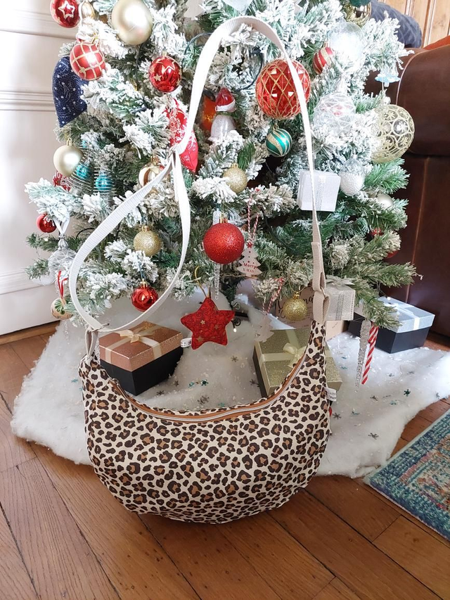 Grand sac demi-lune motifs leopard 