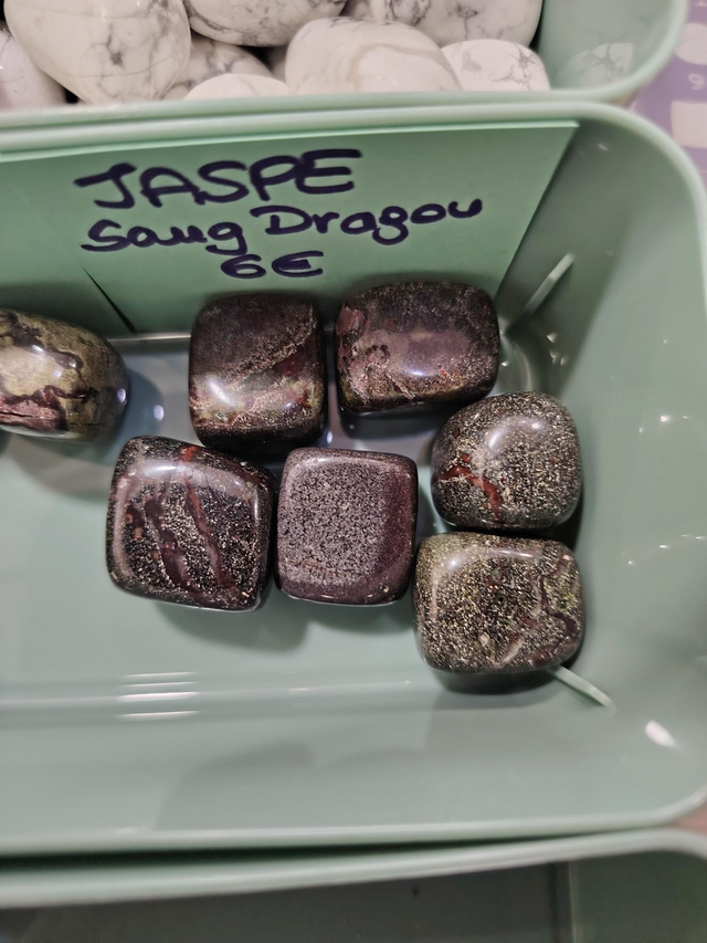 JASPE SANG DE DRAGON pierre roulée 