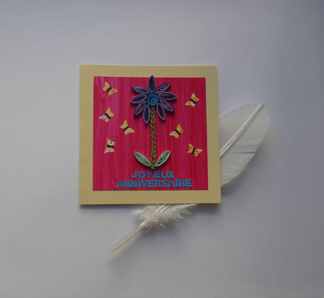 Joyeux anniversaire avec une fleur