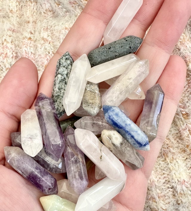30 x Mixed stone crystal DTs 