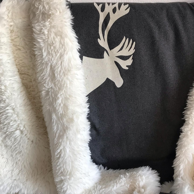 o13 homeDECO Flanell-Plate mit Hirschmotiv "Rotwild" / exklusive "Kuscheldecke"