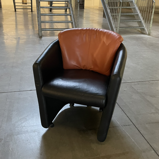 Leolux Suva vintage leather orange and black 