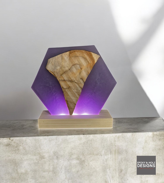 Sechseck-Lampe aus Epoxidharz & Holz – mit Holzsockel
