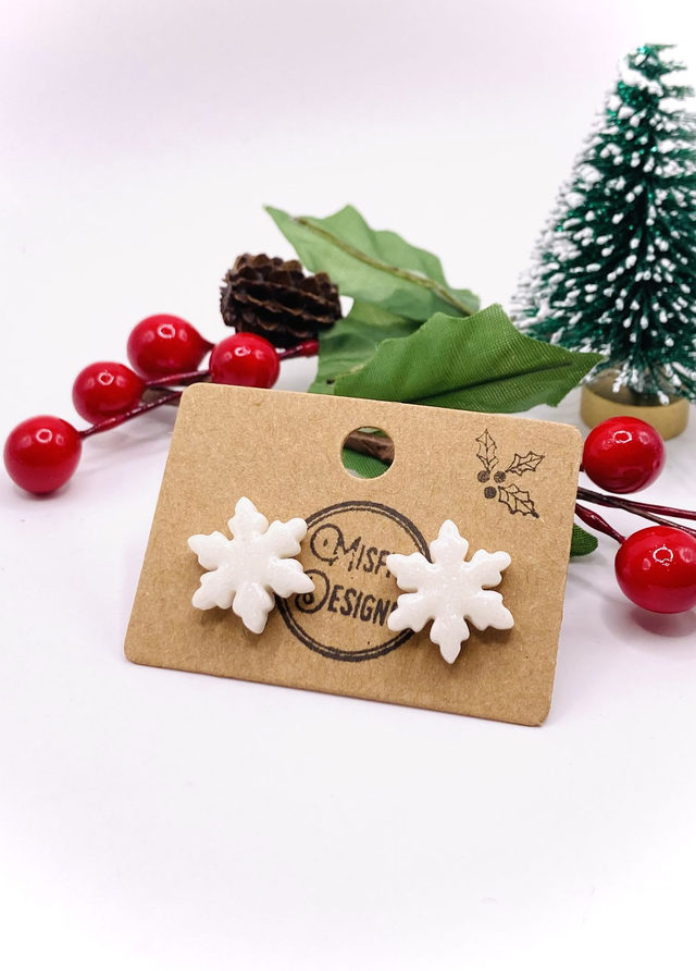 Snow flake stud earrings