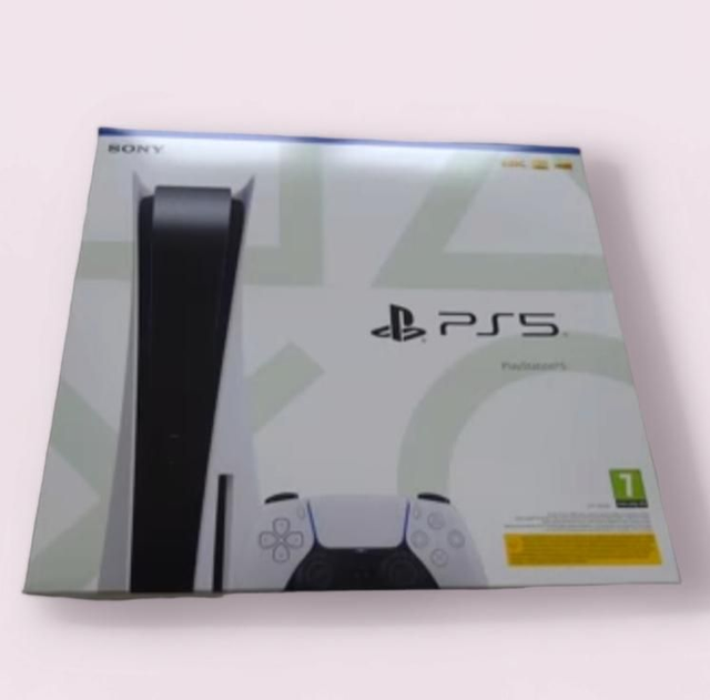 PS 5 z Padem z napędem pierwsza wersja 