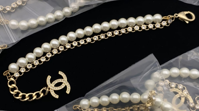 Bracelets CH avec perles et strass