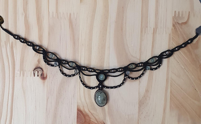 Collier ras du cou ou diadème en micromacramé 