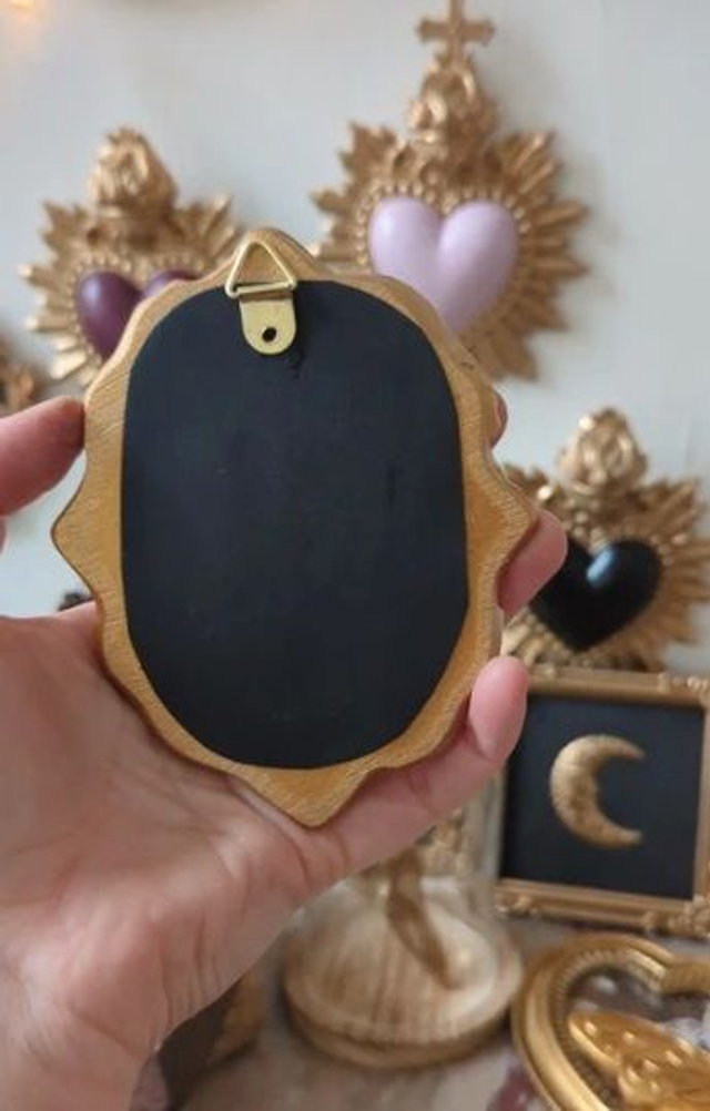 Cadre baroque doré scarabée