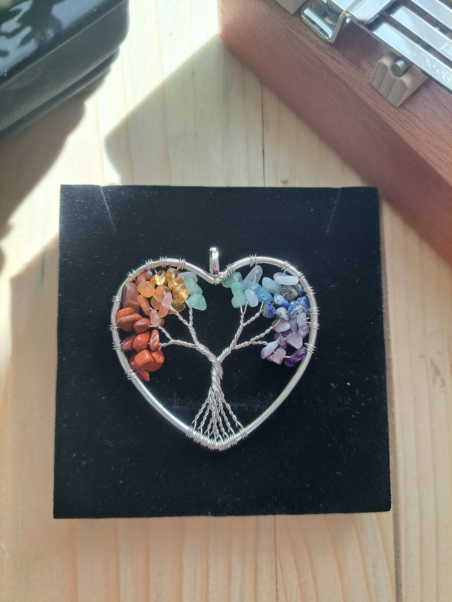 Pendentif arbre de vie 7 chakras en forme de coeur 