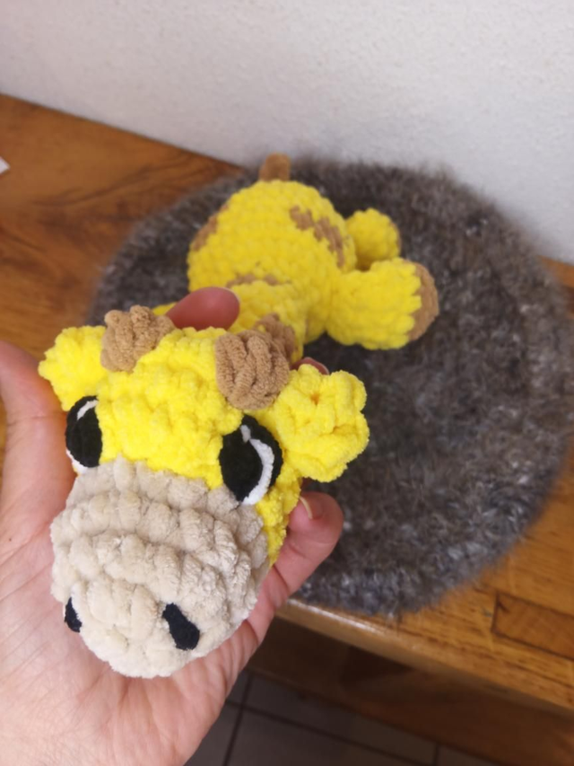 Girafe doudou au crochet – 25 cm