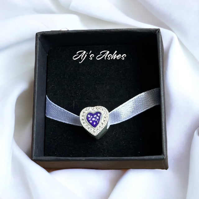 Flatter style cz heart charm