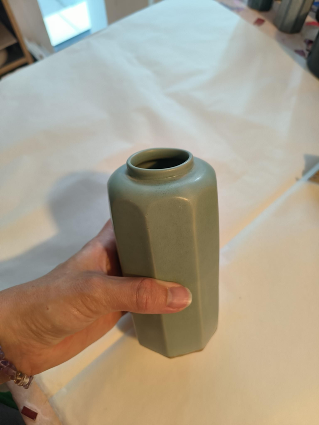 Vase facetté vert d&#039;eau 