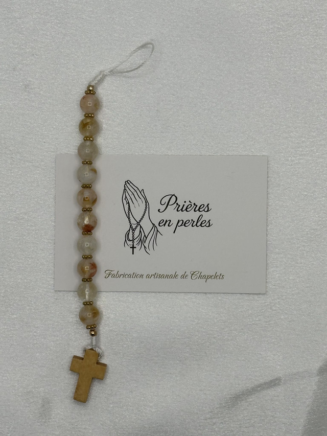 Accessoire de téléphone artisanal – Perles aux tons miel & croix en bois