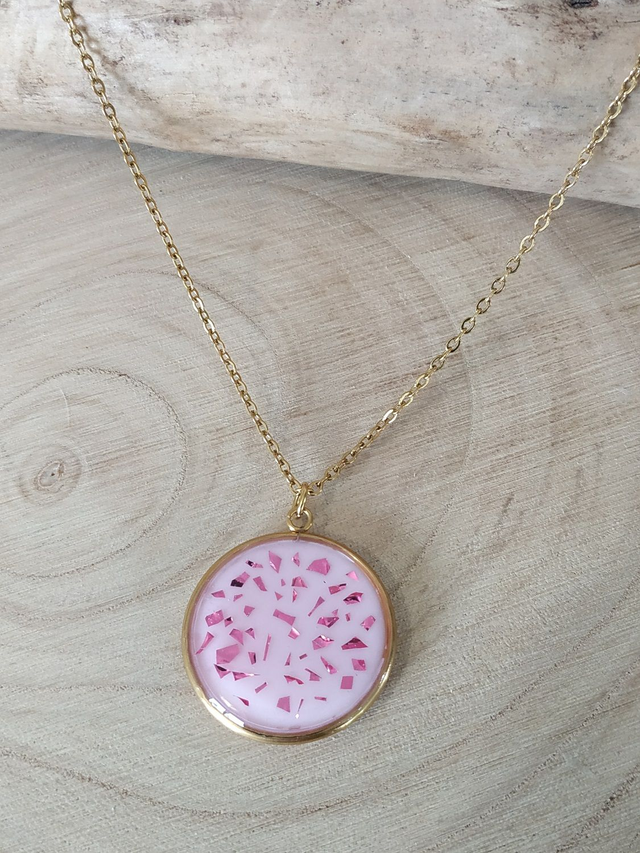 Collier dorée aux paillettes multi-effets rose