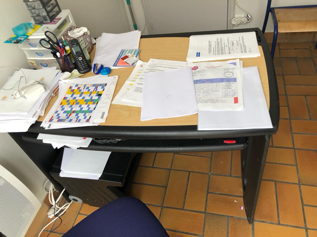 Bureau nomade en plastique rigide