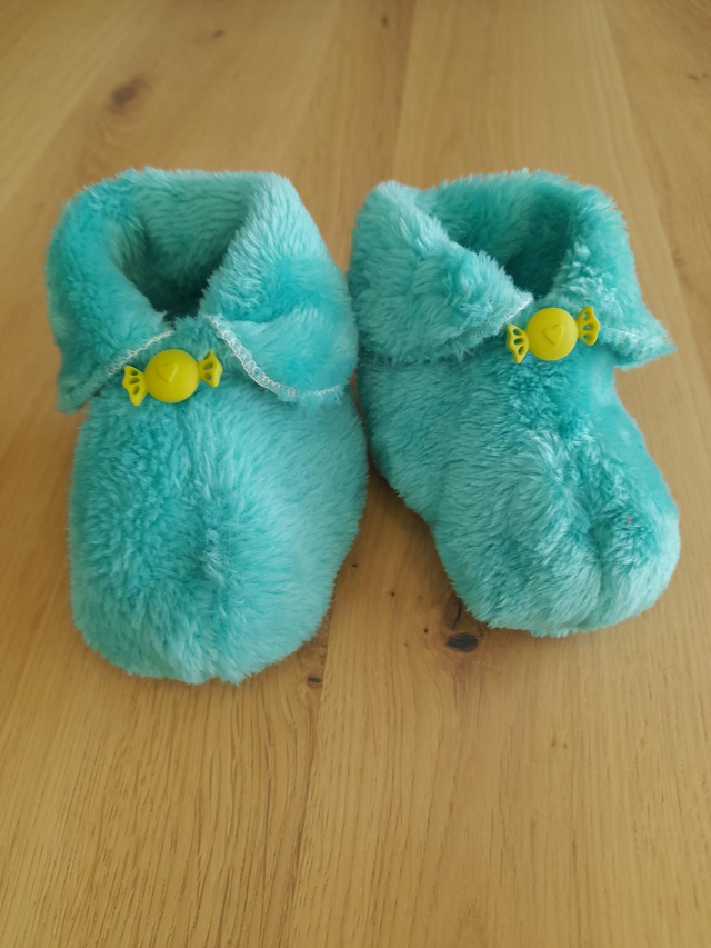 Chaussons bébé verts à bonbons