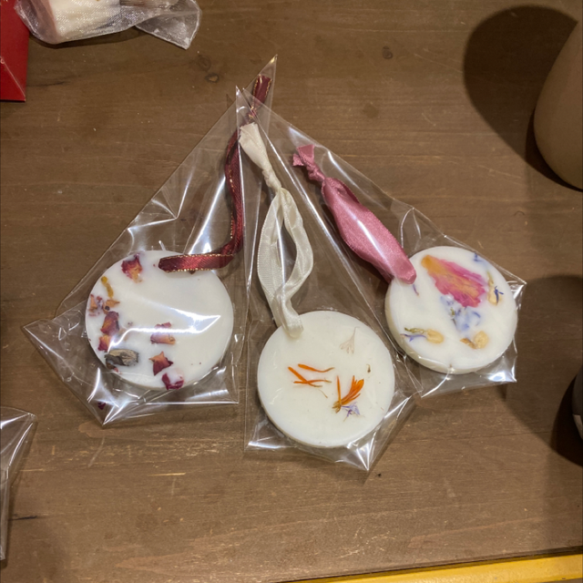 Suspension parfumée de cire 