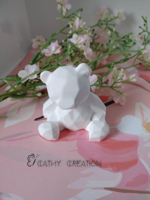 Ourson fourni avec 2 couleurs et 1 pinceau 