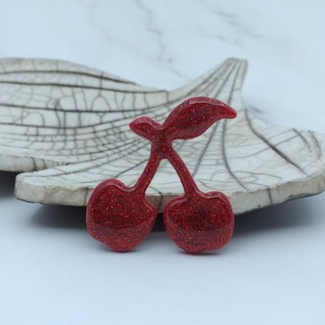 Broche Cerise Rouge à Paillettes foncées