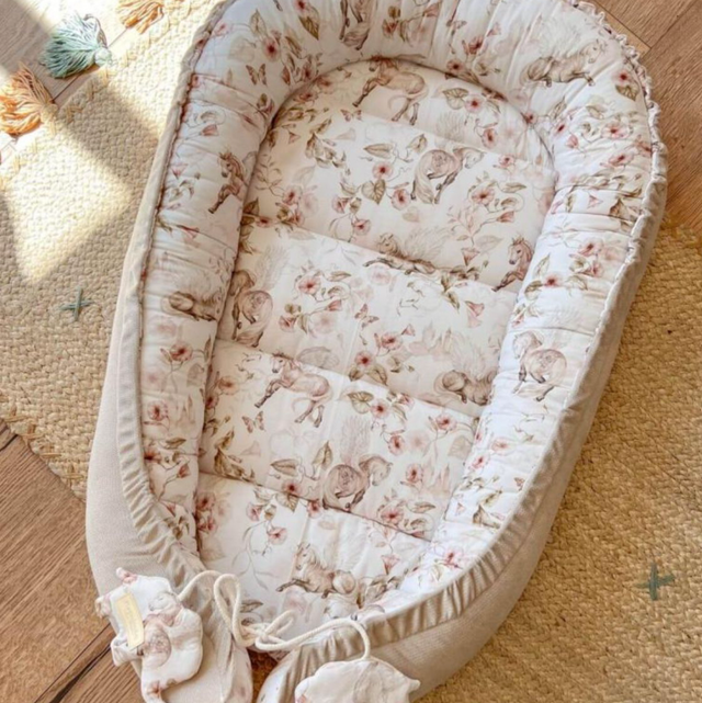 Motulinka Babynestchen „Rumaki“ Pferdchen creme