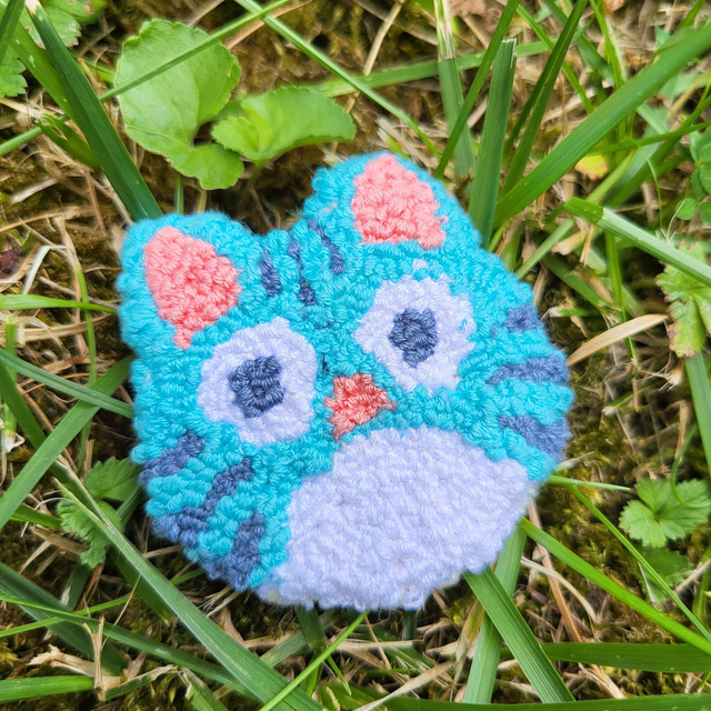 Broche chat bleu