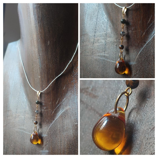 Collier goutte ambre et perles en obsidienne ( pierres naturelles) monté sur fil de lin réglable avec chaîne d&#039;extension dorée, pièce unique 