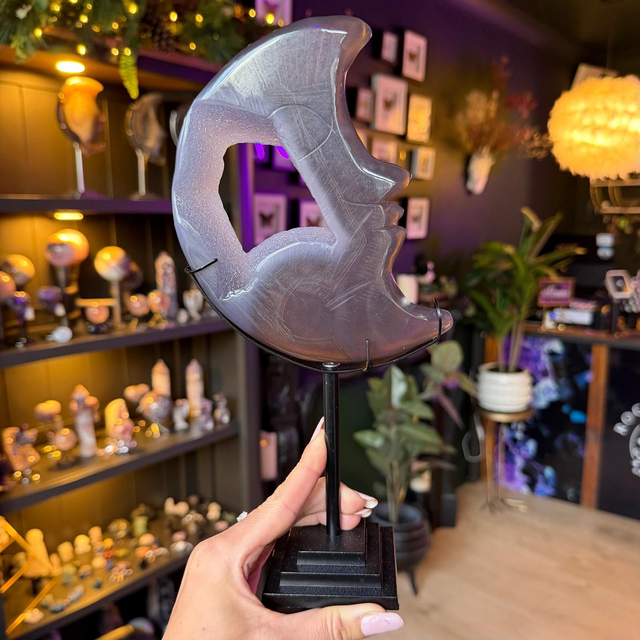 Agate Man in the Moon Carving R54R6B