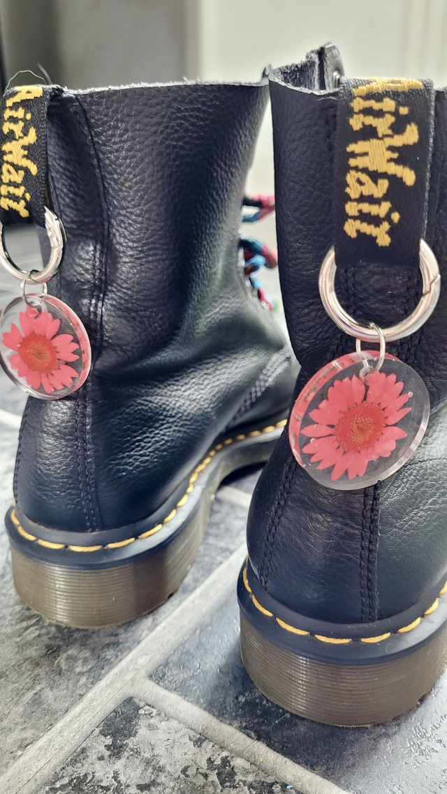 Boot Charms - Pink Flower Daisy Charms
