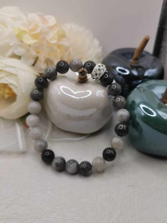 Bracelet Force et Élégance en Œil d'Aigle – Perles de 8 mm sur Élastique