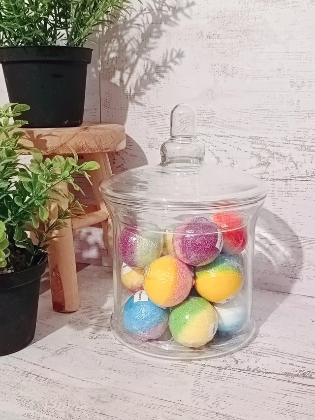 Bombe de bain enfant avec figurine à l'intérieur 