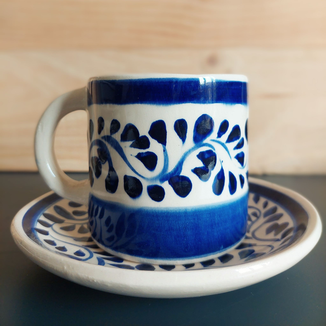 Tasse classique 10 x 8 cm avec son plateau – céramique bleu cobalt et blanc, fait main à Dolores Hidalgo, Mexique