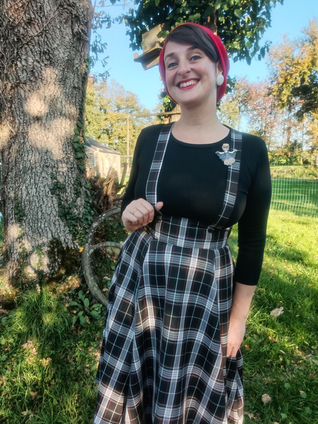 Jupe taille haute  à carreaux et bretelles