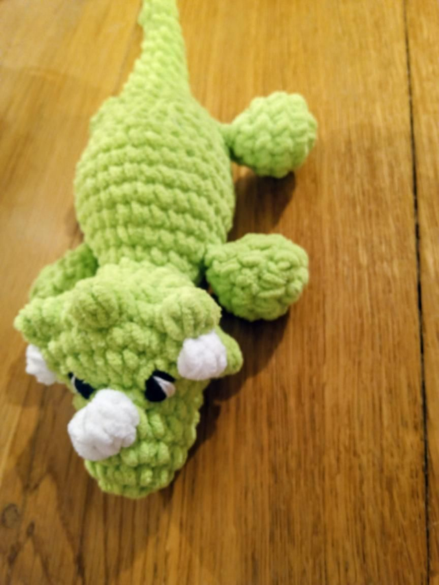 Triceratops doudou au crochet – Fait main