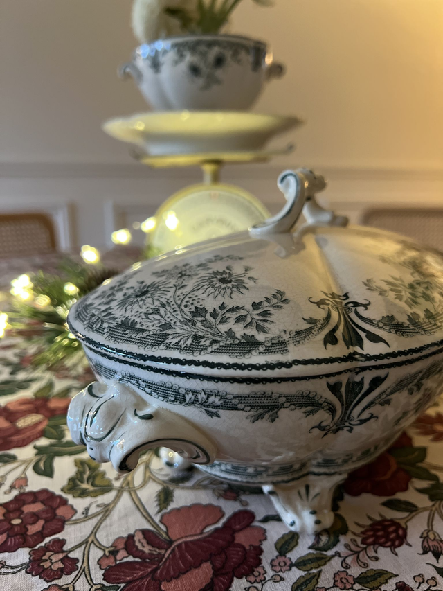 ** RESERVE ** MOLIERE - Légumier (petite soupière) de la manufacture française de Sarreguemines - Terre de Fer