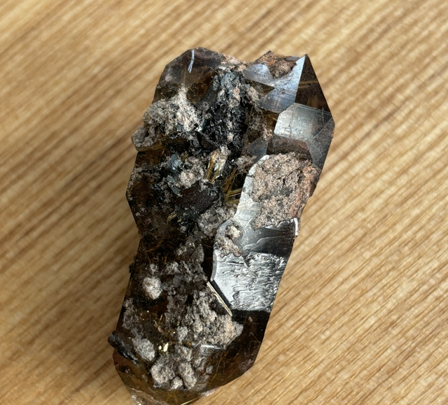 <Crystal specimen> Double Point Golden Rutilated Quartz with Hematite