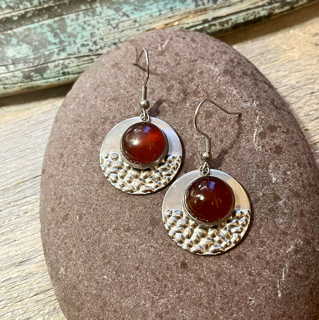 Akaatti kivikorvakorut 