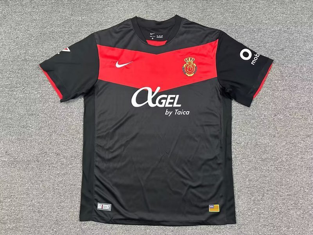Tercera equipación Real Club deportivo Mallorca, 25, 26