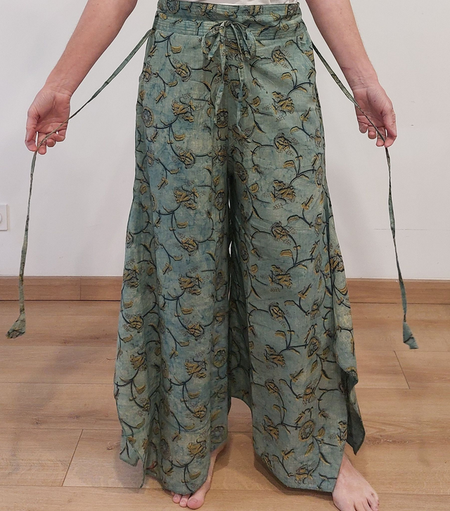 Pantalon large, jupe-culotte femme - Teintures naturelles vertes et jaunes - Coton imprimé à la main – Motifs floraux verts et jaunes