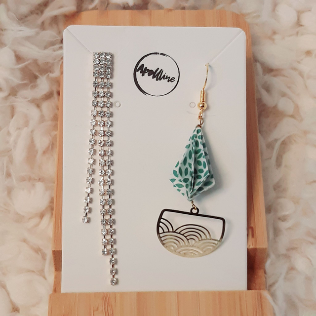 LES DIFFÉRENTES – boucles d&#039;oreilles asymétriques en origami