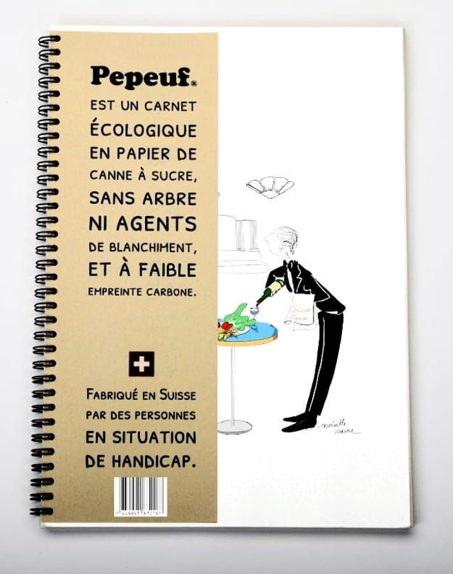 Carnet A4 de la marque Pepeuf portant une illustration faite par Moiselle Isaure appelée "Chien à table"