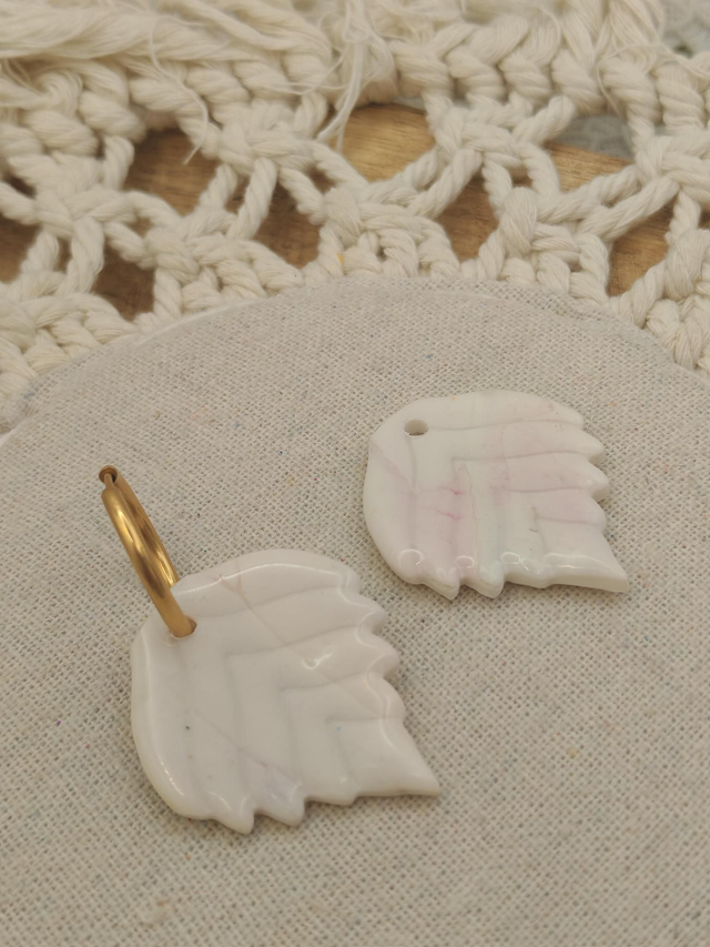 Feuilles blanc rosé