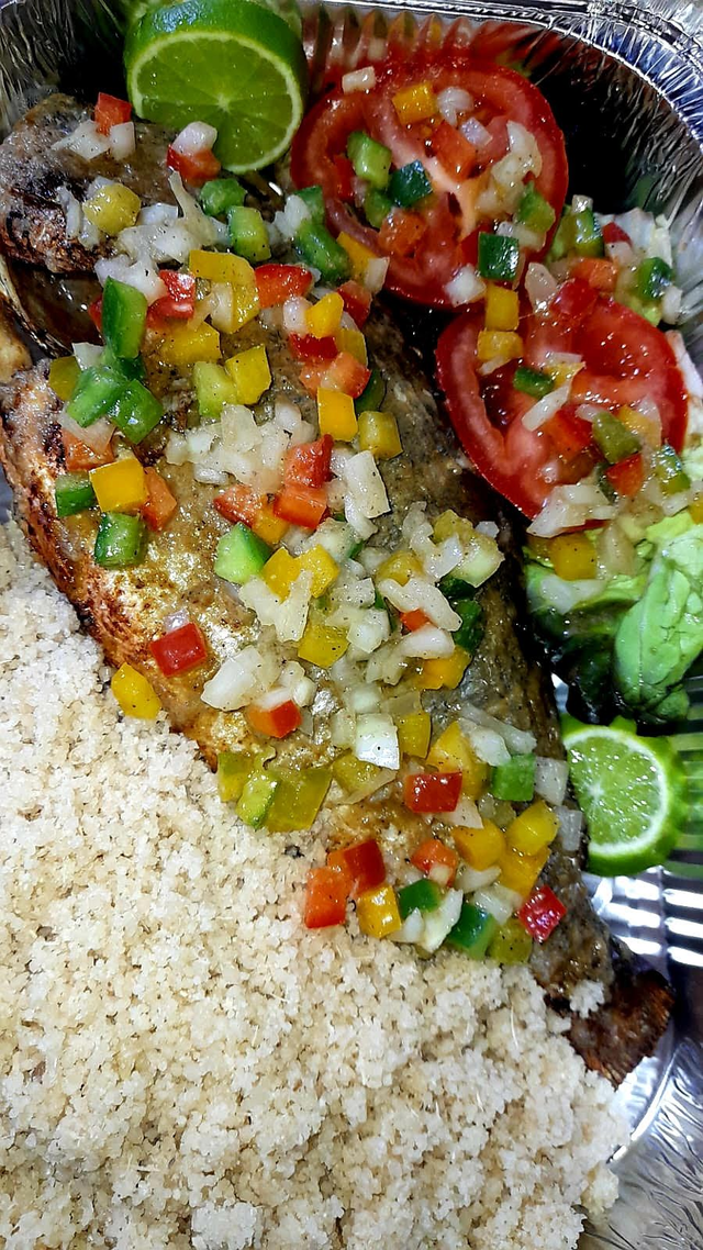 Poisson braisé camerounais – Grillade africaine authentique à Cherbourg