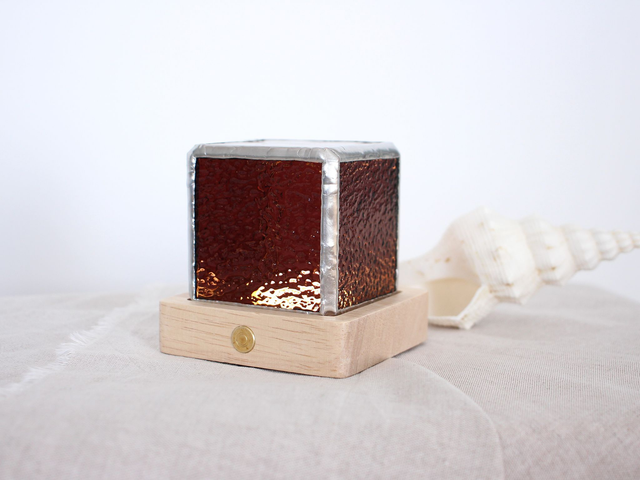 💡Mini Lampe nomade pourpre en vitrail et bois