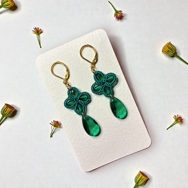 Boucles d'oreilles en dentelle de frivolité et perle en cristal