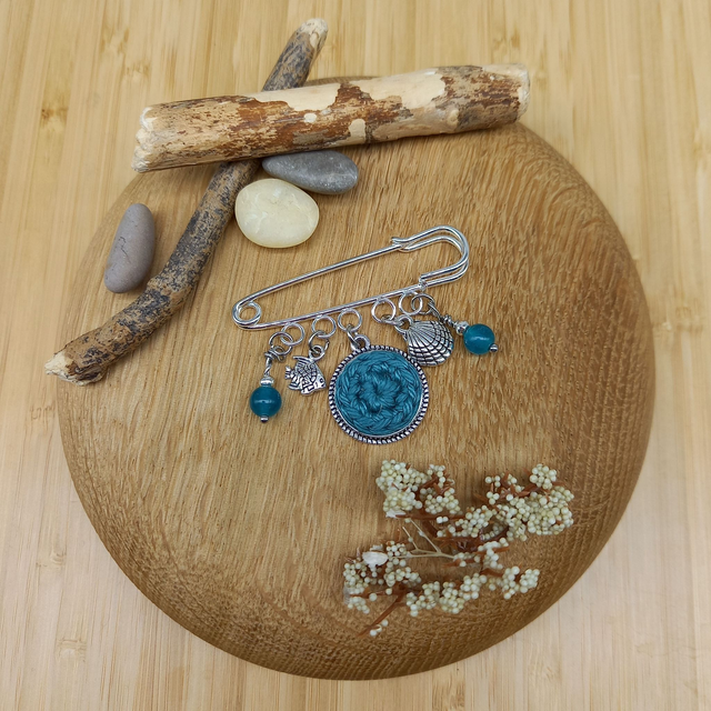 Broche turquoise foncé et argentée - La mer